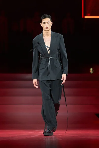 Look 11